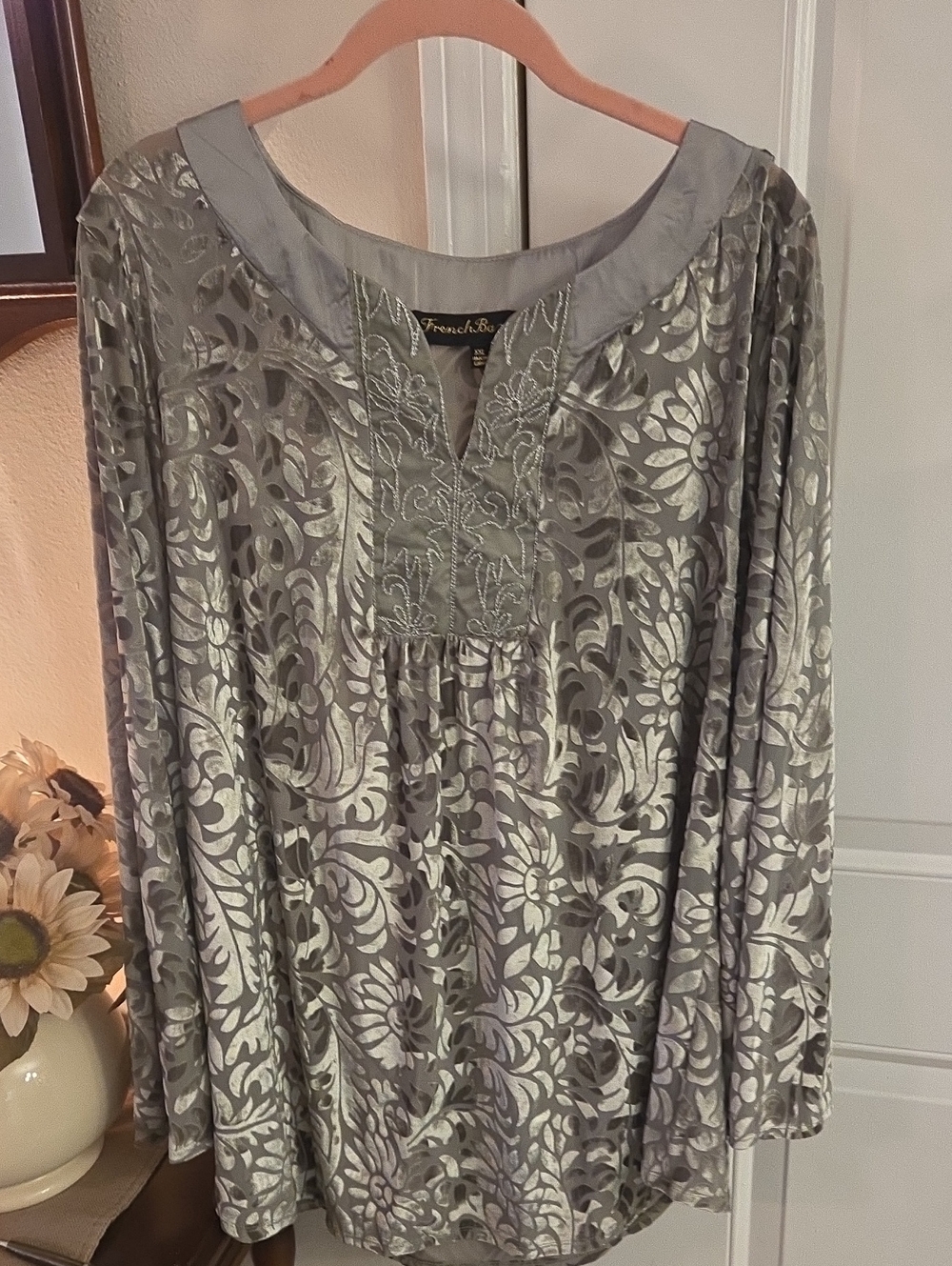 French Bazaar Silver Floral-Print Long-Sleeve Blouse